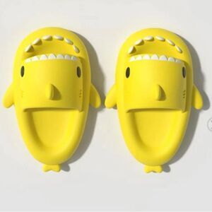 Chedoir Shark Cloud Slides Yellow size 4 (200MM) NWT in packaging‎
